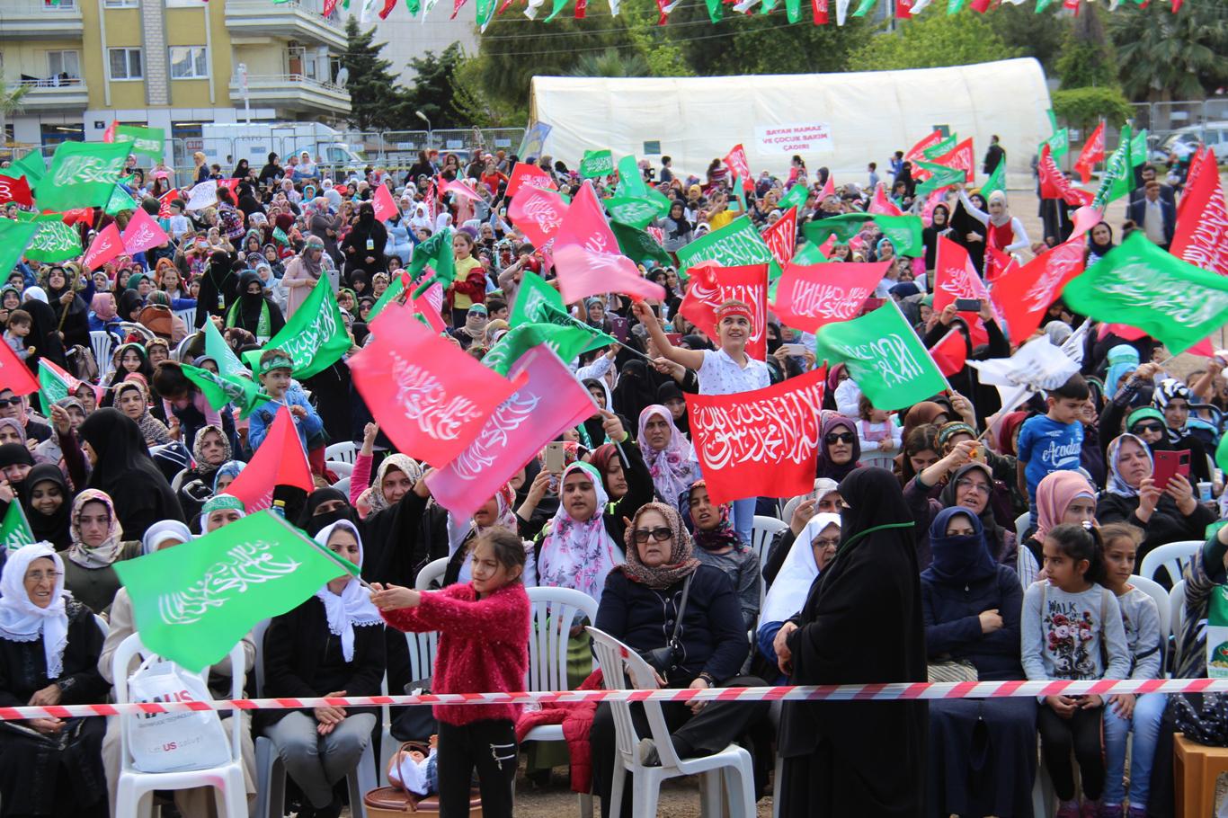 "Hazreti Muhammed’in ahlakıyla ahlaklanmak dünya ve ahiretin anahtarıdır" "Hazreti Muhammed’in ahlakıyla ahlaklanmak dünya ve ahiretin anahtarıdır"